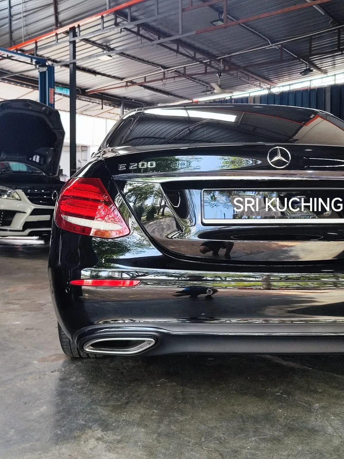Mercedes-Benz W213 — OEM Keyless Go System Upgrade — workshop photograph 2 of 5