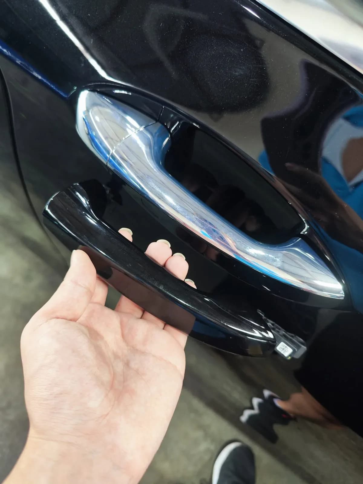 Mercedes-Benz W213 — OEM Keyless Go System Upgrade — workshop photograph 3 of 5