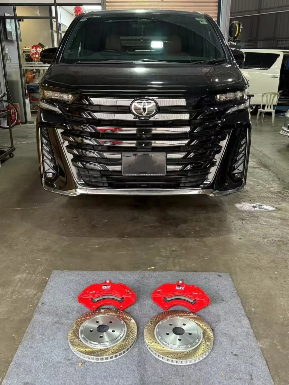 Toyota Vellfire 40 Series — FECCR 6-Piston Brake Upgrade — workshop case photo