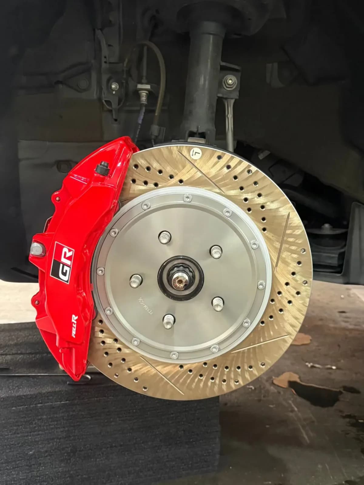 Toyota Vellfire 40 Series — FECCR 6-Piston Brake Upgrade — workshop photograph 2 of 5