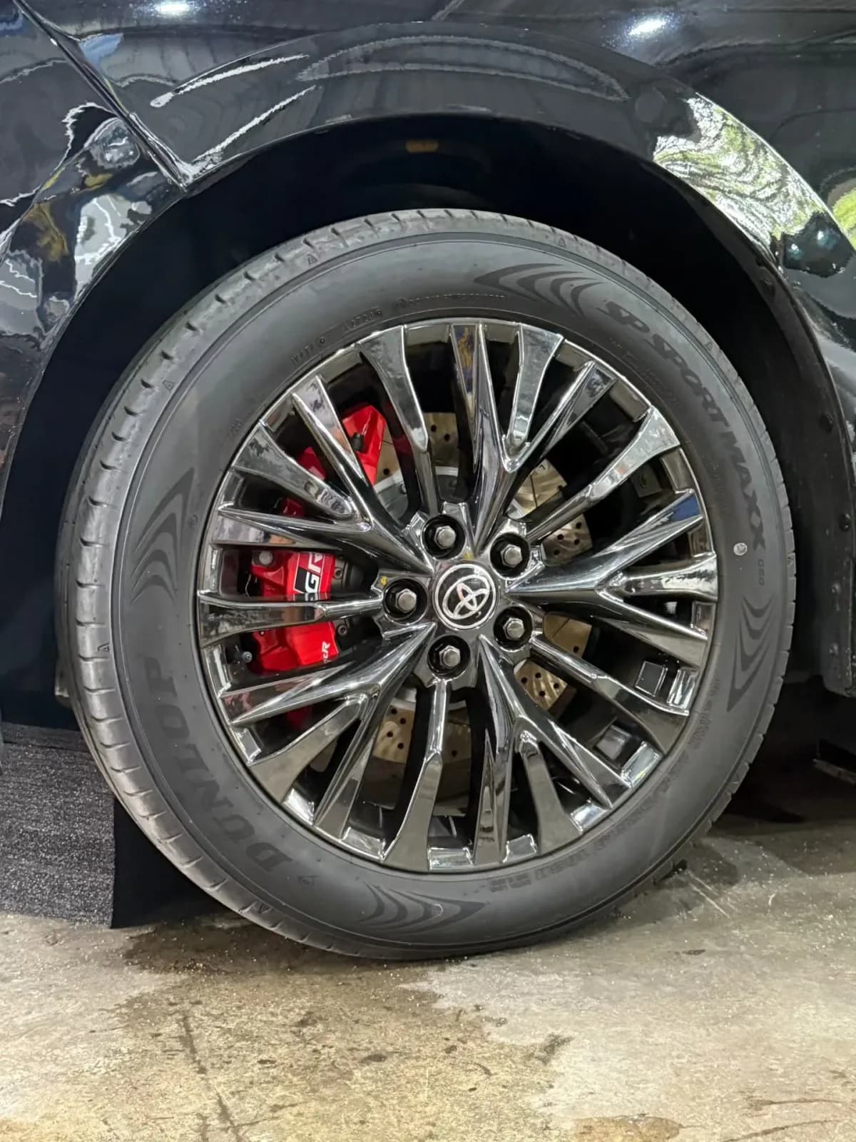 Toyota Vellfire 40 Series — FECCR 6-Piston Brake Upgrade — workshop photograph 5 of 5