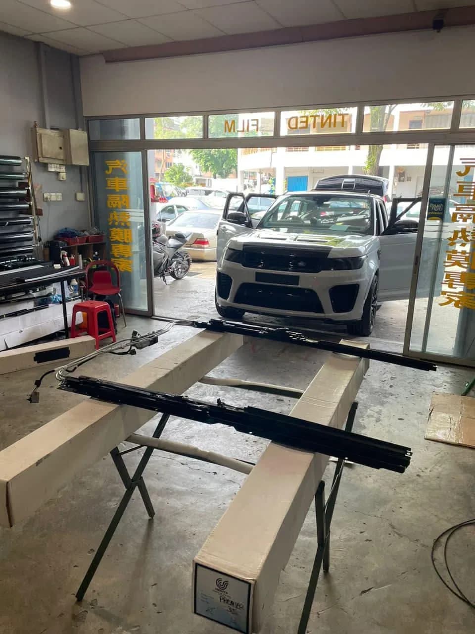Range Rover Sport SVR — Panoramic Sunroof Repair — Range Rover Sport SVR