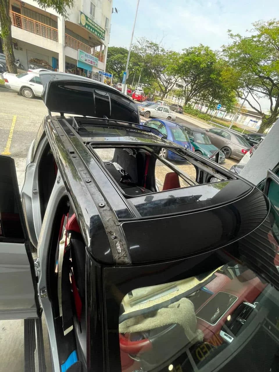 Range Rover Sport SVR — Panoramic Sunroof Repair — workshop photograph 2 of 3