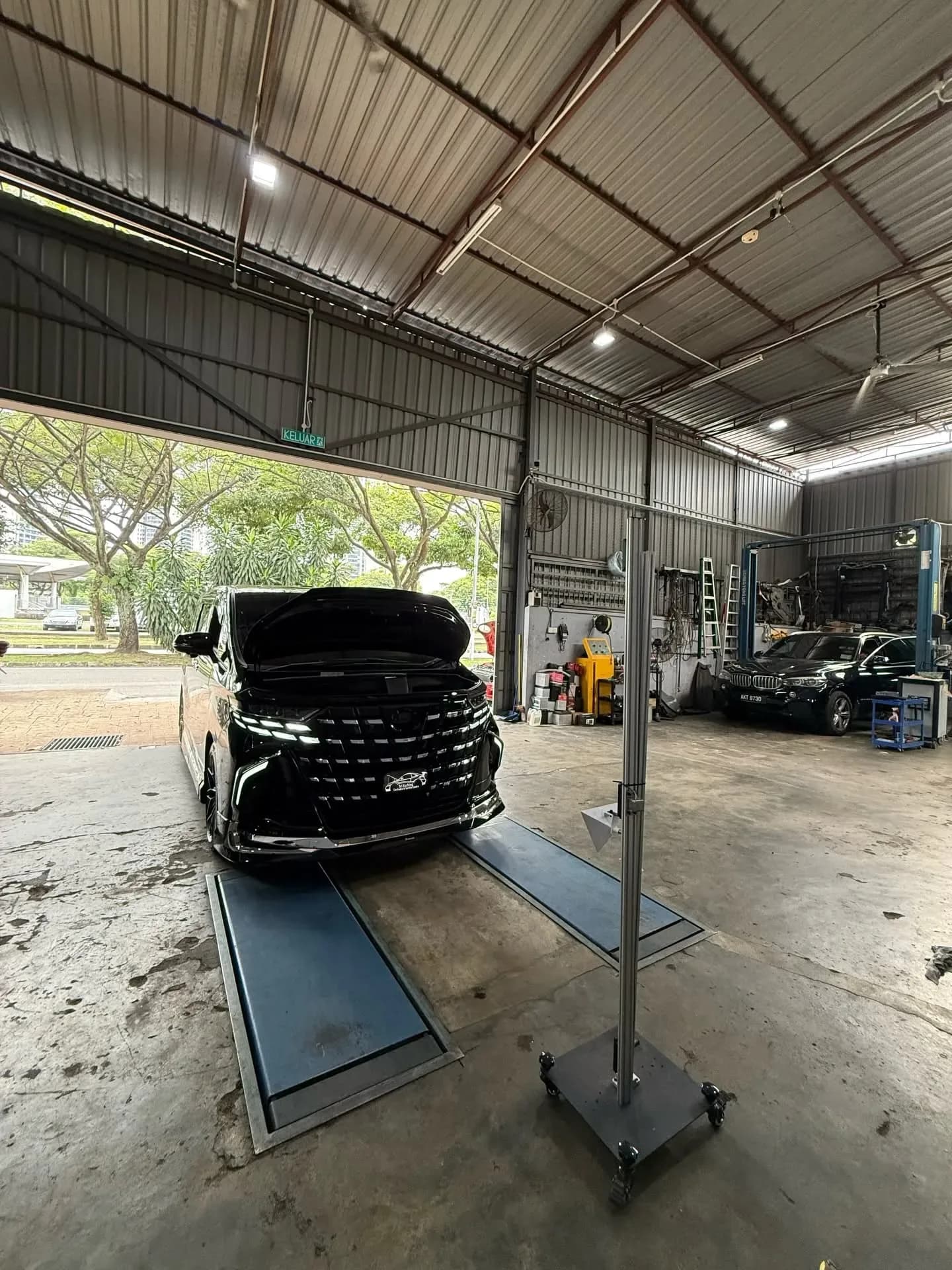 Toyota Alphard AGH30 — Front Radar Sensor Calibration — workshop photograph 3 of 3