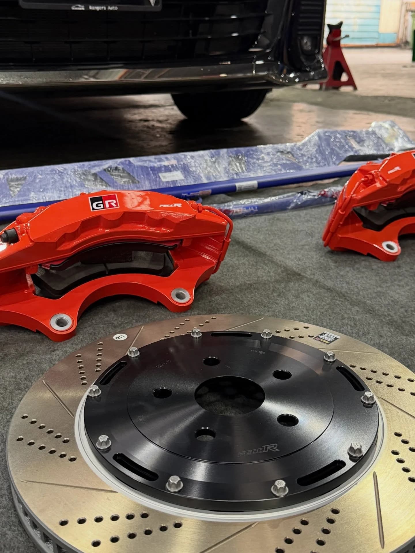 Toyota Vellfire AGH40 — FECCR 6-Piston Caliper Installation — workshop photograph 4 of 7
