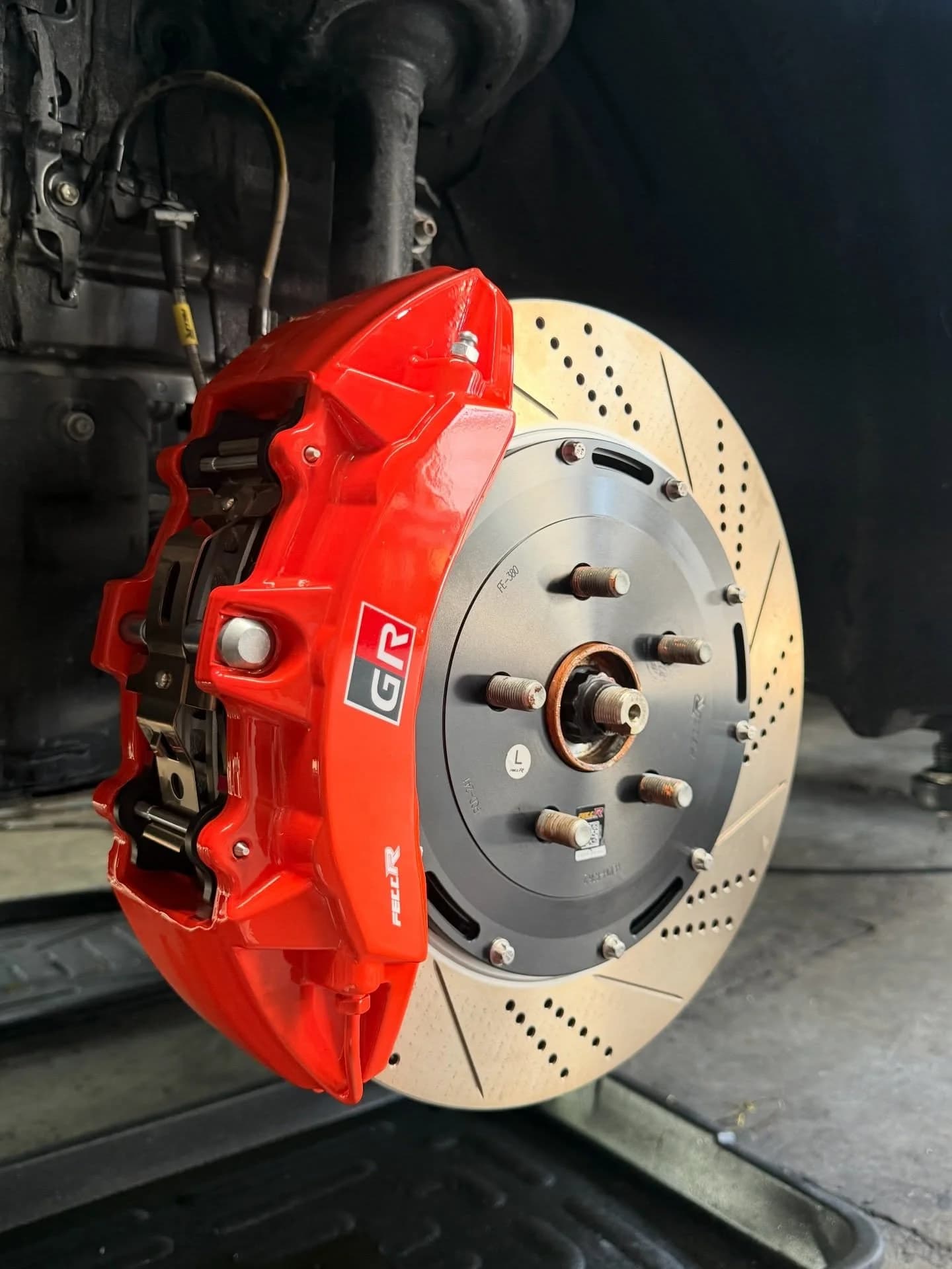 Toyota Vellfire AGH40 — FECCR 6-Piston Caliper Installation — workshop photograph 5 of 7