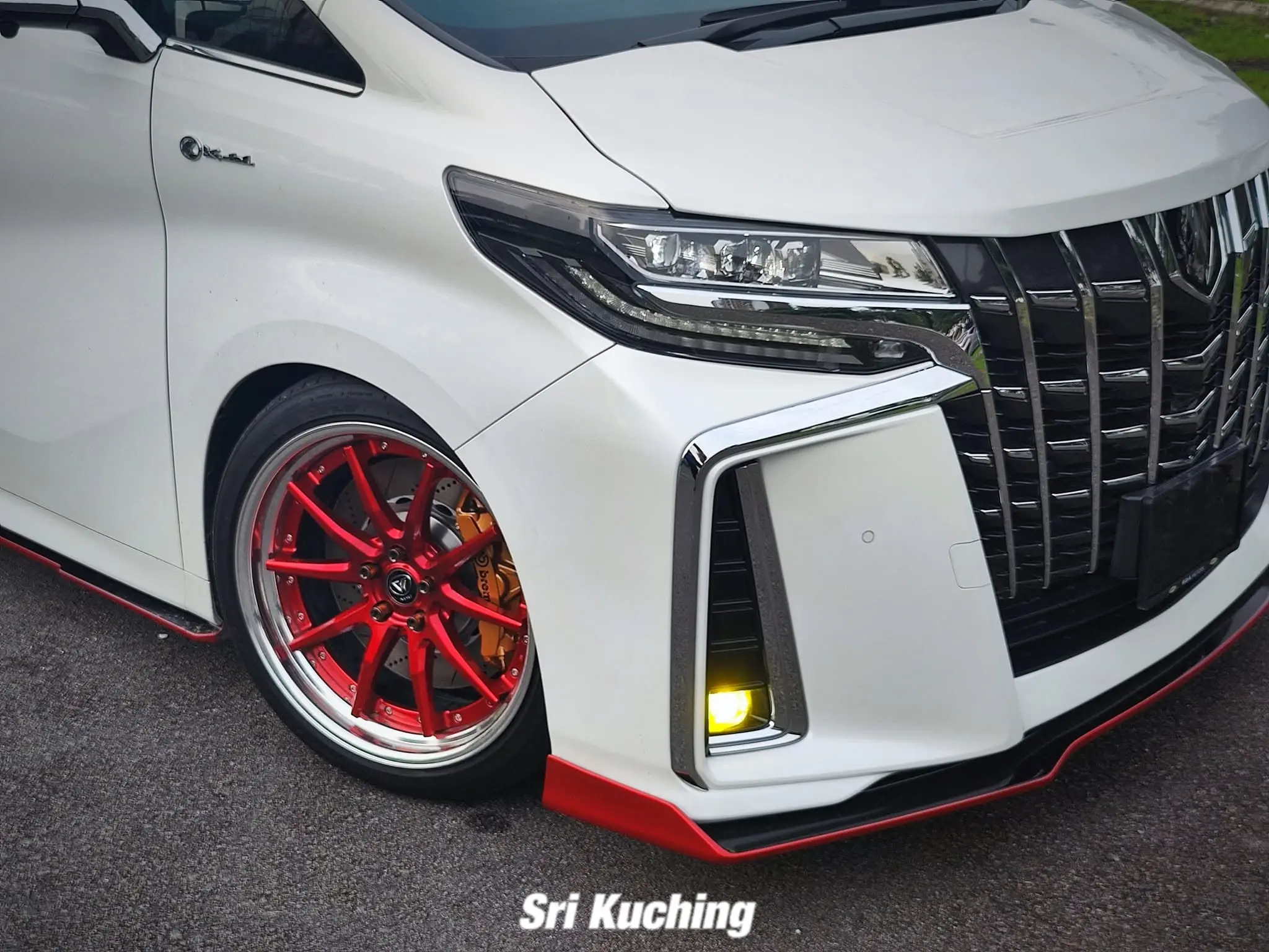 Toyota Alphard brake upgrade at Sri Kuching workshop